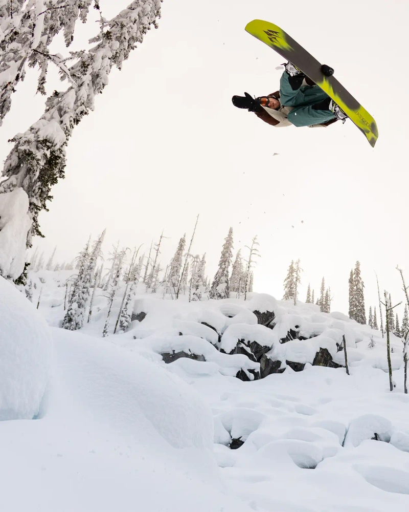 Snowboard JONES Howler 160W