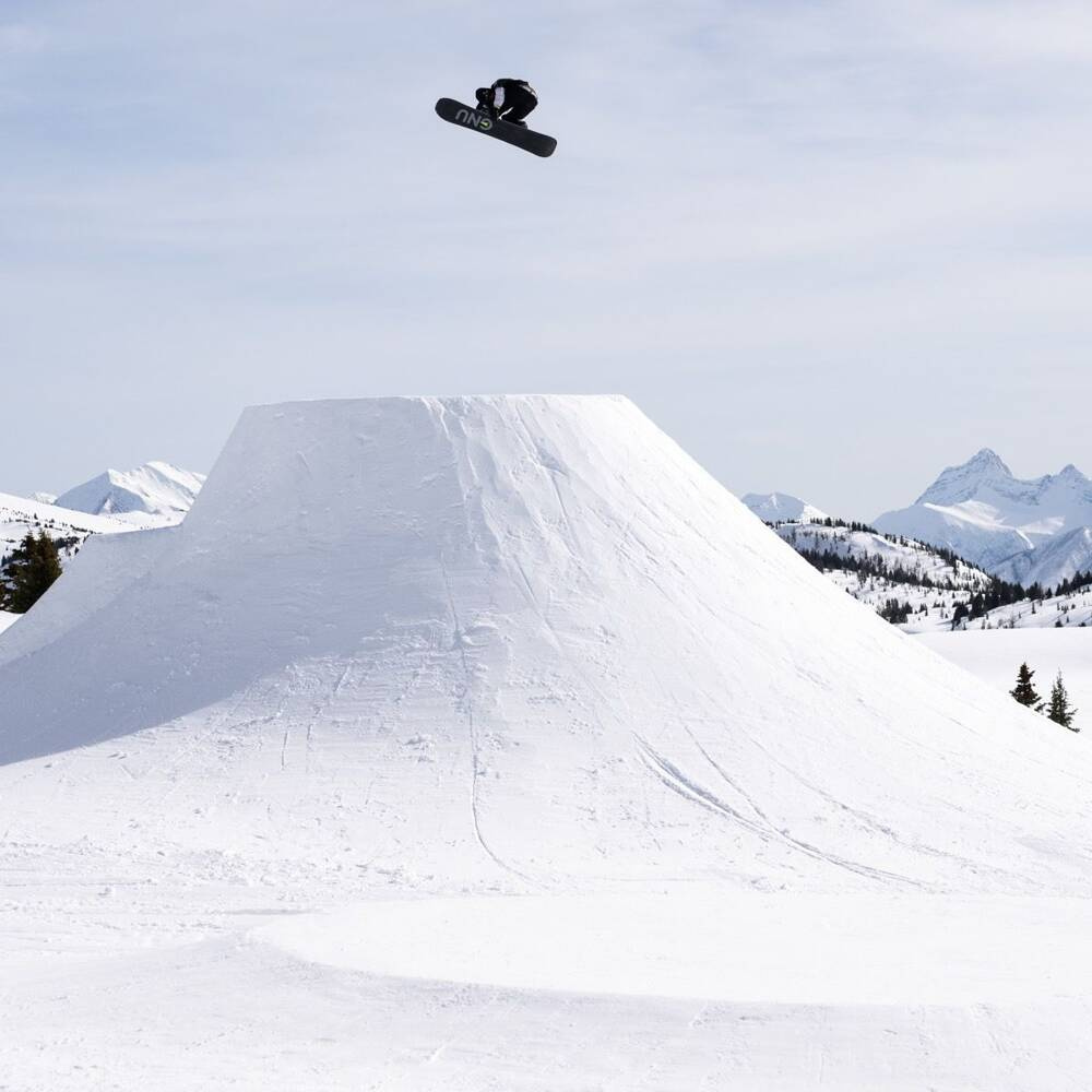 GNU Banked Country 160W snowboard