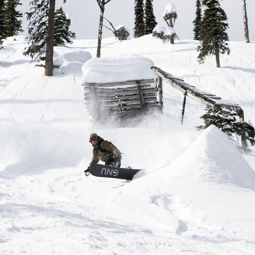 GNU Banked Country 160W snowboard